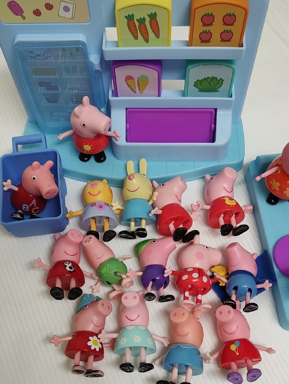 Peppa Pig Light Blue & Pink Grocery Checkout Playset with Multiple Figures - Picture 2 of 4